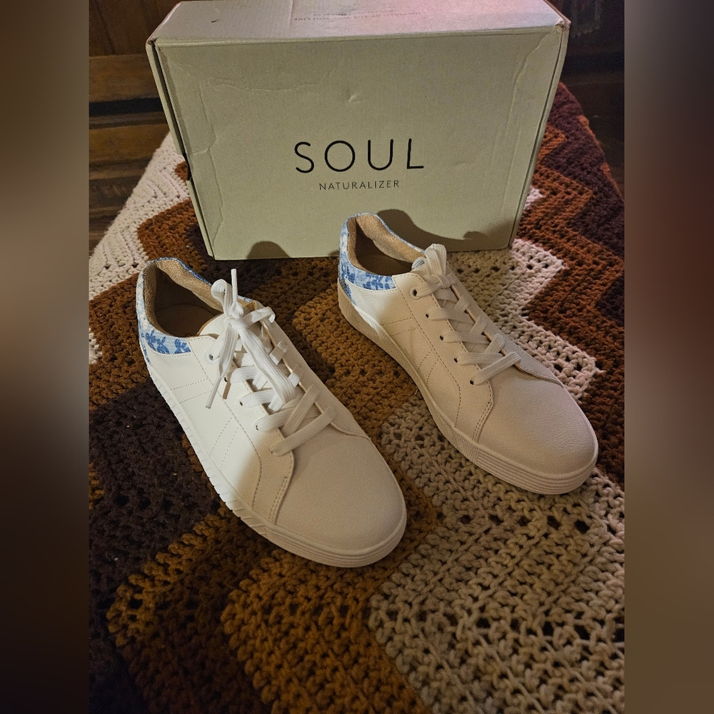 SOUL by Naturalizer Womens Neela White and Blue Casual Sneakers
